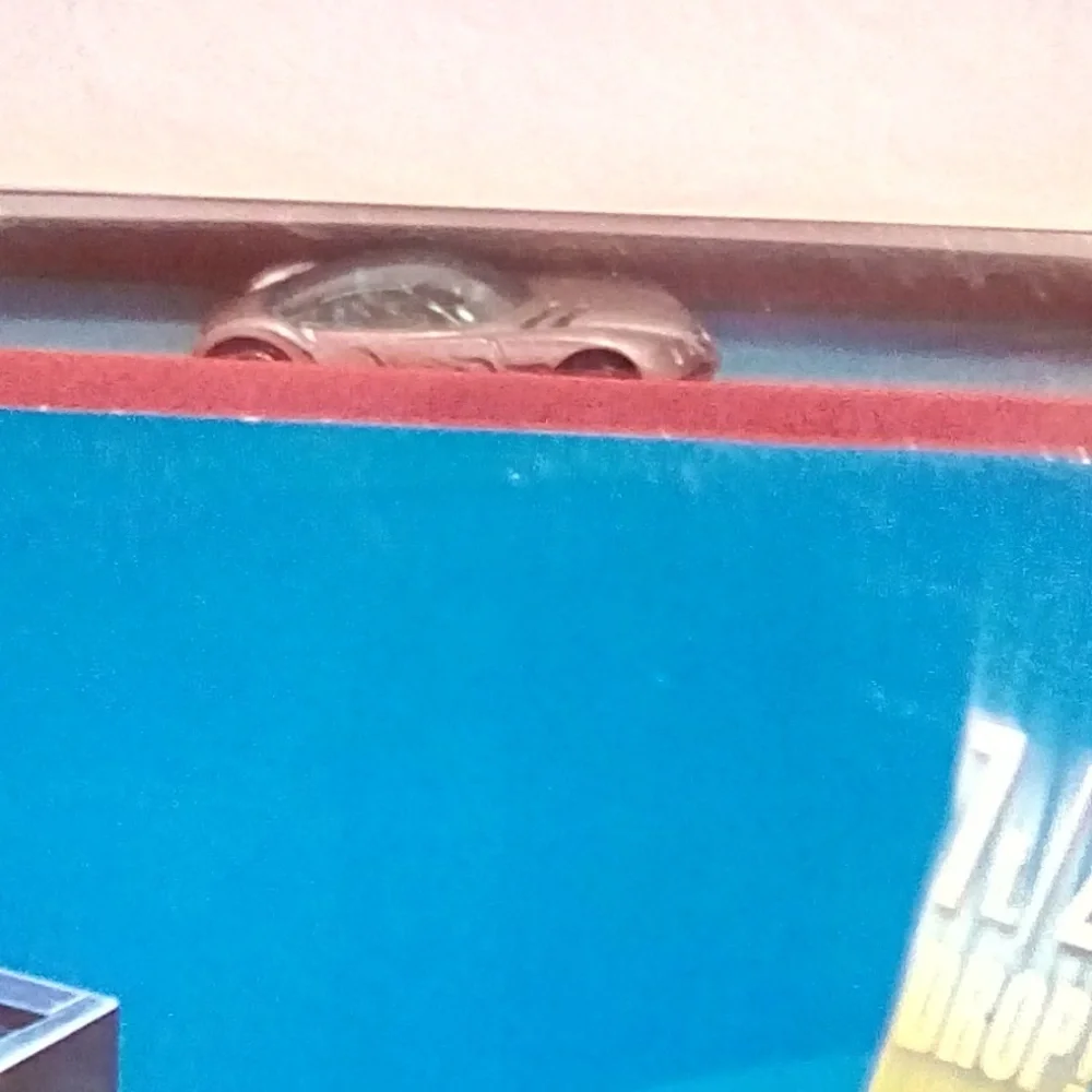NIB Hot Wheels 2-Lane V-Drop